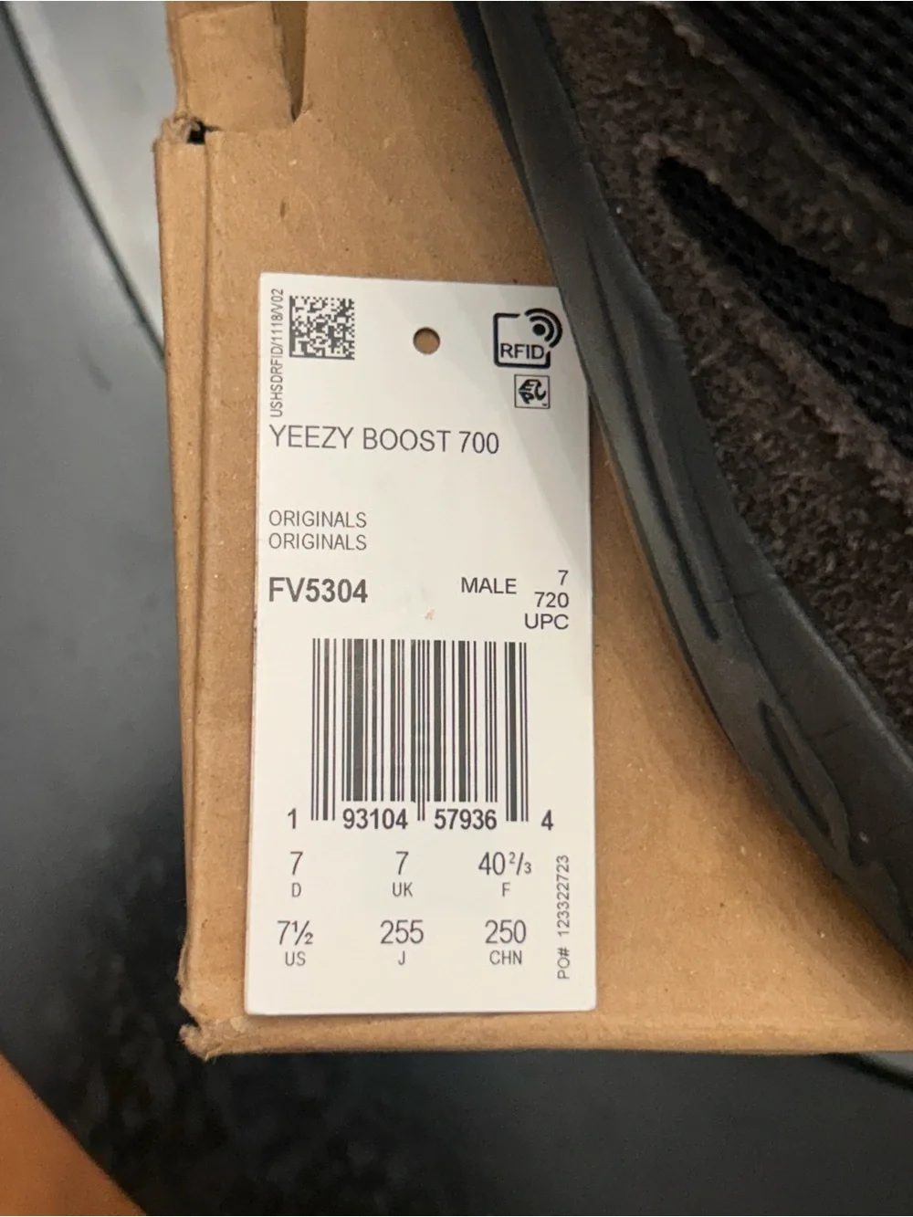 adidas Yeezy Boost 700
